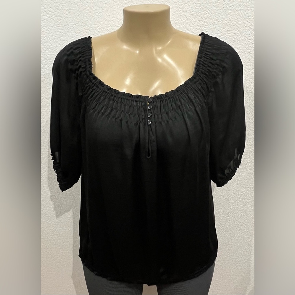 Violet & Claire Size M Black Satin Blouse.